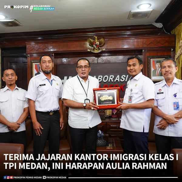 Pelaksana tugas (Plt) Wali Kota Medan H Aulia Rachman dengan jajaran Kantor Imigrasi Kelas I Khusus Tempat Pemeriksaan Imigrasi (TPI) Medan